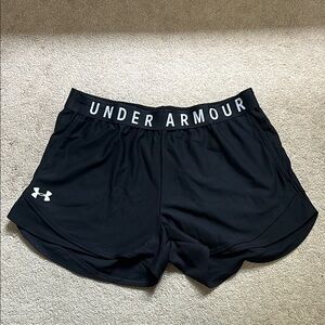Under Armour Women’s Black Athletic Shorts Lightweight Performance Size Medium